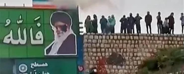 Iranian leaders resist growing demands for referendum on constitution