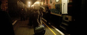 Ukrainian officials urge Kherson residents to evacuate for winter