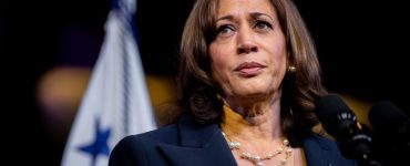 More migrants dropped off outside vice president’s home in freezing weather on Christmas Eve