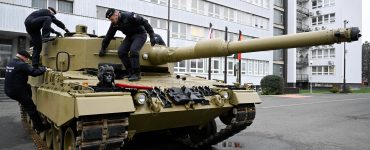 US "optimistic" that Germany will send Leopard tanks to Ukraine, defense official says