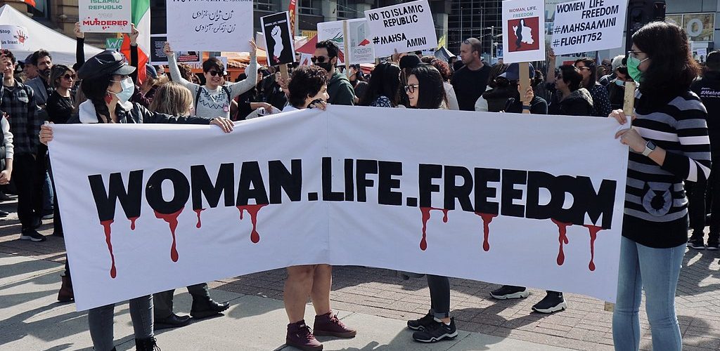 The Iranian Diaspora in the Protests: From Divergence to Convergence